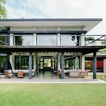 Villa Dharma Gumi